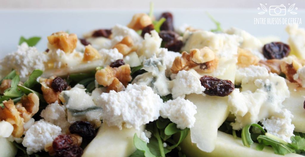 Ensalada de peras, rúcula y queso