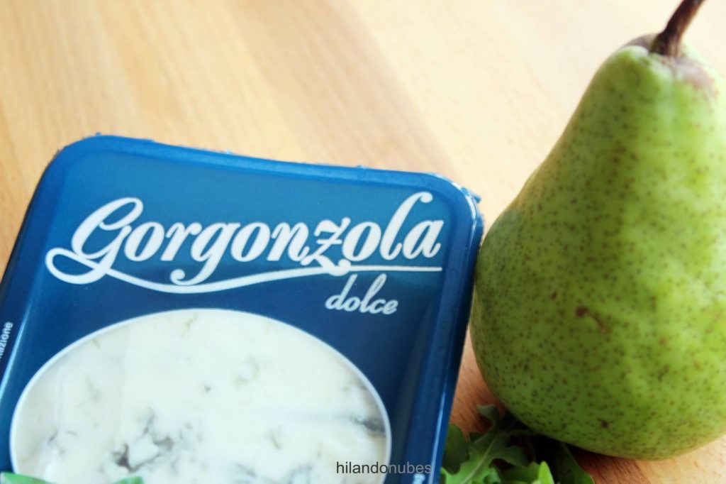 entrehuesosdecereza ensalada peras y rucula