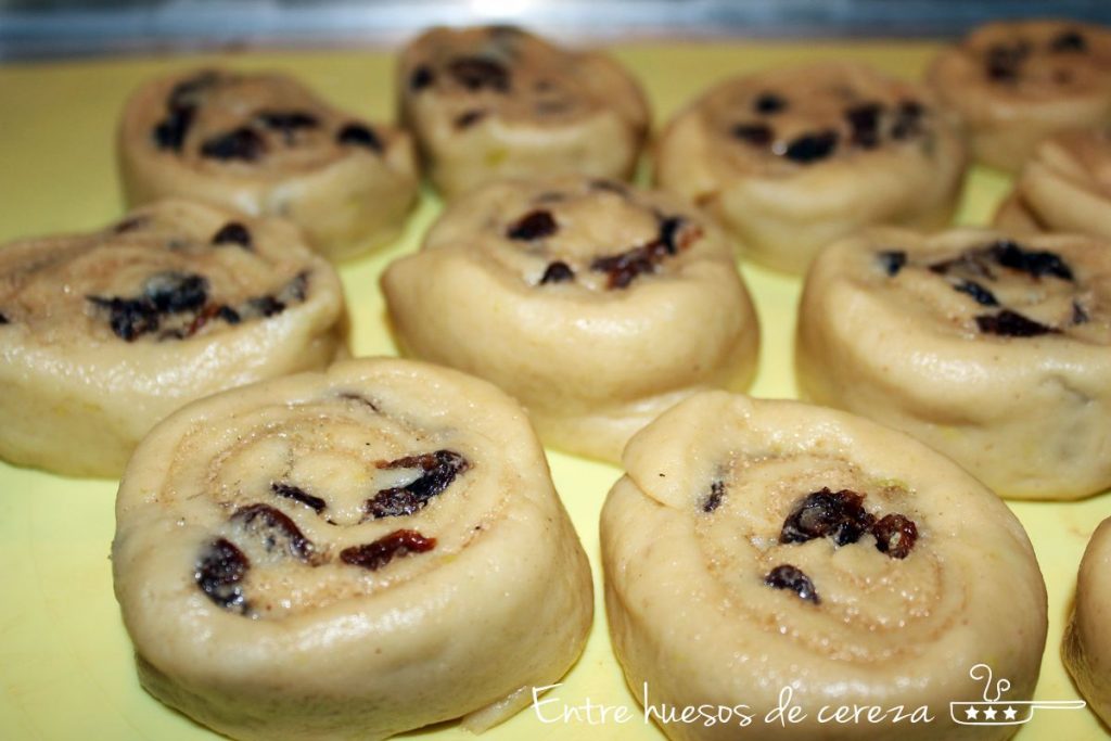 entrehuesosdecereza chelsea buns bollitos con pasas